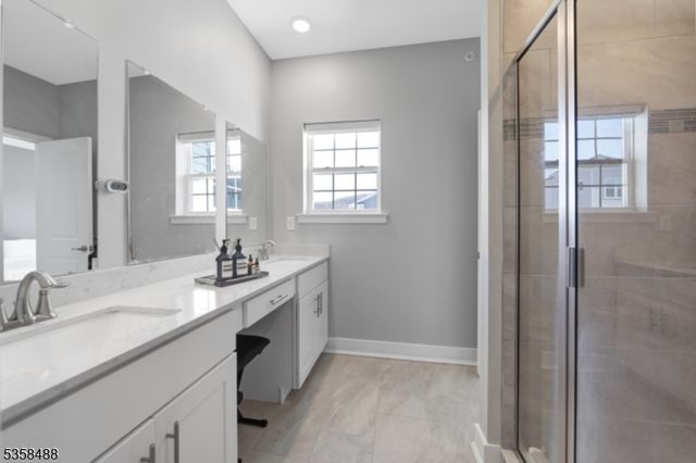 17 Veterans Way, Morris Plains Boro, NJ 07950