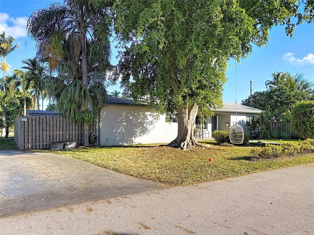 1031 N 16th Ave, Hollywood, FL 33020