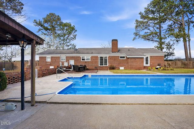 1200 Meadowlark Road, Dunn, NC 28334