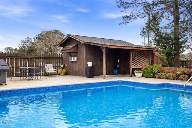 1200 Meadowlark Road, Dunn, NC 28334