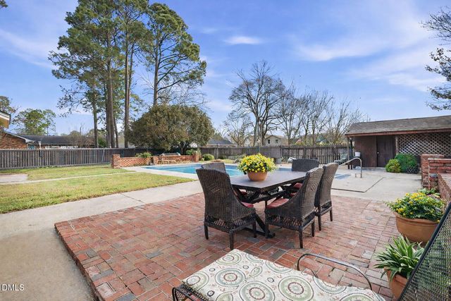 1200 Meadowlark Road, Dunn, NC 28334