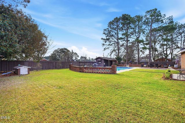 1200 Meadowlark Road, Dunn, NC 28334