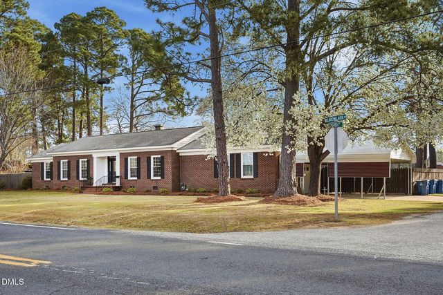 1200 Meadowlark Road, Dunn, NC 28334