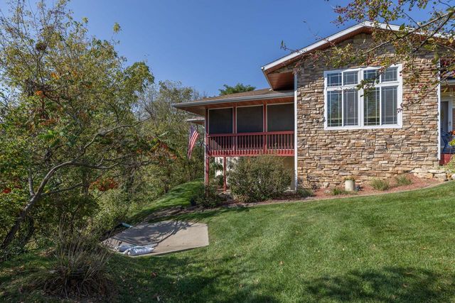 N2031 County Road F, La Crosse, WI 54601