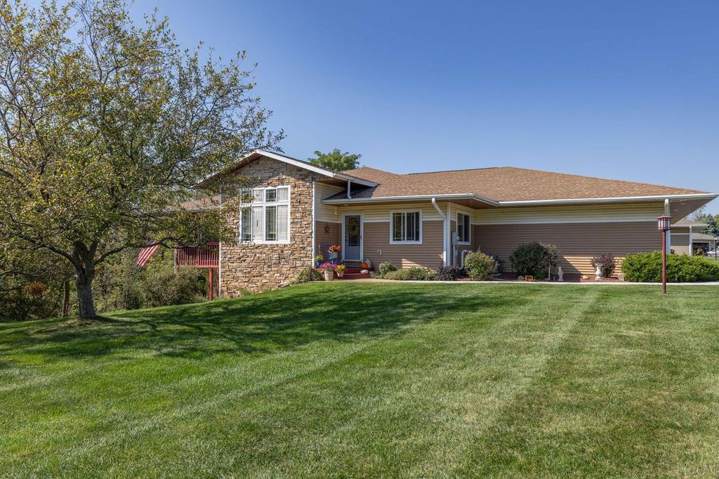 N2031 County Road F, La Crosse, WI 54601