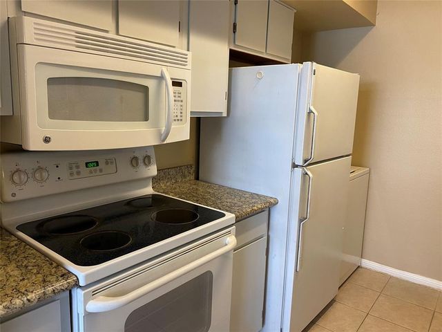 2626 Holly Hall Street 1211, Houston, TX 77054