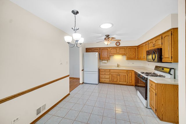 10935 California Court 185, Orland Park, IL 60467