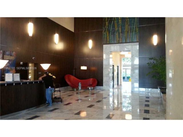 185 SW 7 ST 2200, Miami, FL 33130