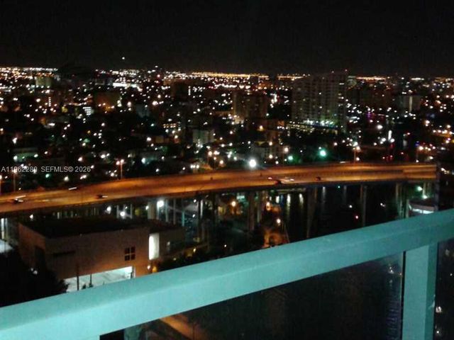 185 SW 7 ST 2200, Miami, FL 33130