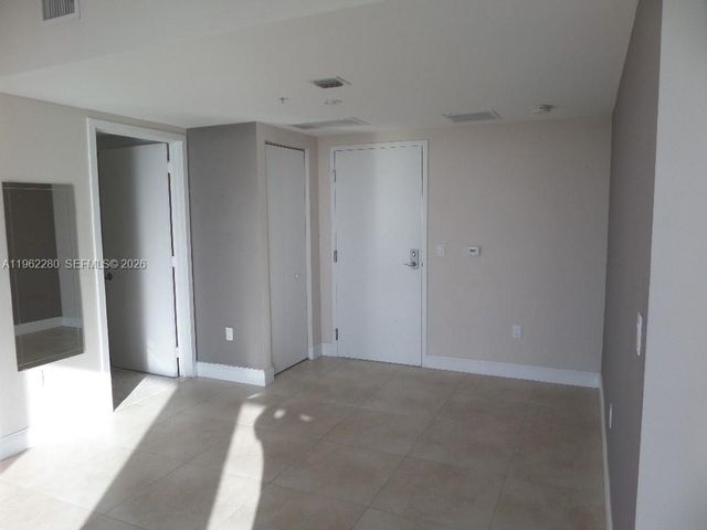 185 SW 7 ST 2200, Miami, FL 33130