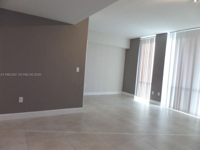 185 SW 7 ST 2200, Miami, FL 33130