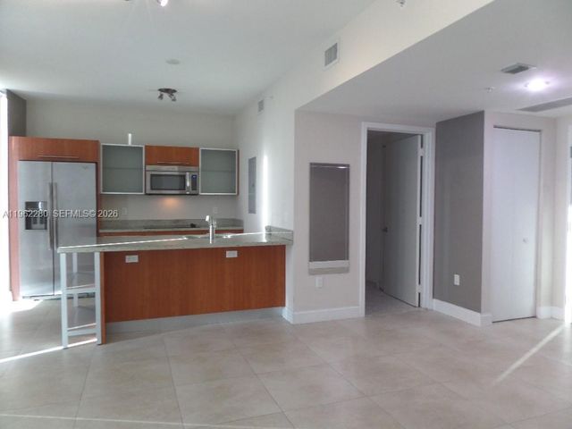 185 SW 7 ST 2200, Miami, FL 33130