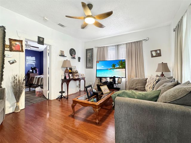 1427 Claude Street, Dallas, TX 75203