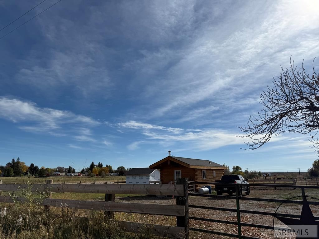 Image 1 of property listing at 1225 E 800 N, Richfield, ID 83349
