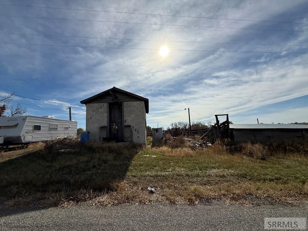 Image 4 of property listing at 1225 E 800 N, Richfield, ID 83349