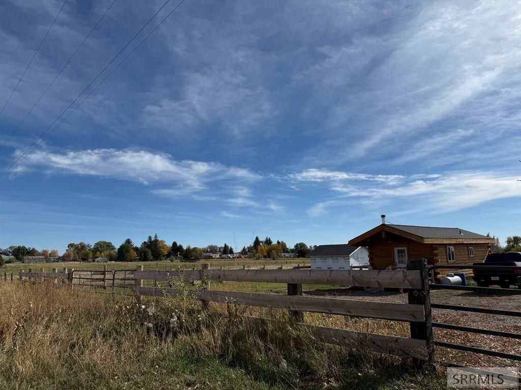 Image 9 of property listing at 1225 E 800 N, Richfield, ID 83349