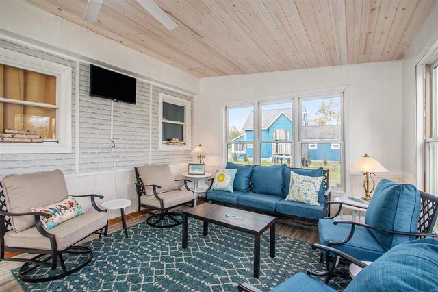 809 Kalamazoo Street, South Haven, MI 49090