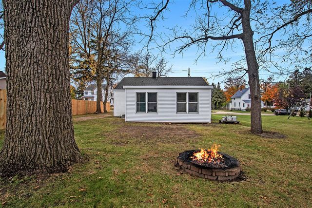 809 Kalamazoo Street, South Haven, MI 49090