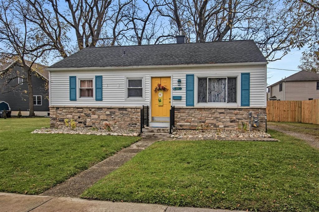 809 Kalamazoo Street, South Haven, MI 49090