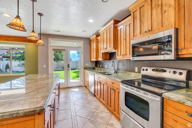 10927 S SCOTTY DR, South Jordan, UT 84095