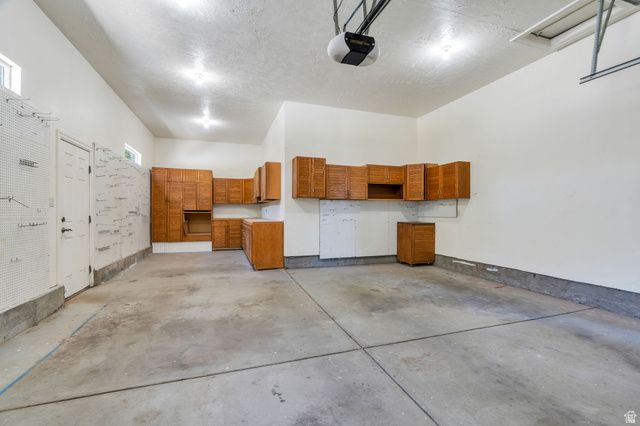 10927 S SCOTTY DR, South Jordan, UT 84095