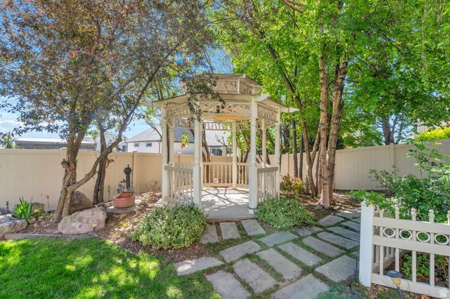 10927 S SCOTTY DR, South Jordan, UT 84095