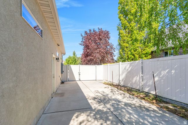 10927 S SCOTTY DR, South Jordan, UT 84095