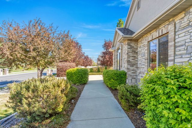 10927 S SCOTTY DR, South Jordan, UT 84095