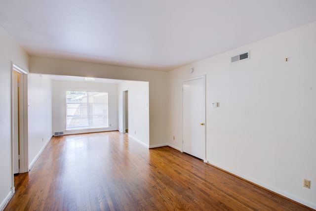 6511 Ravendale Lane, Dallas, TX 75214