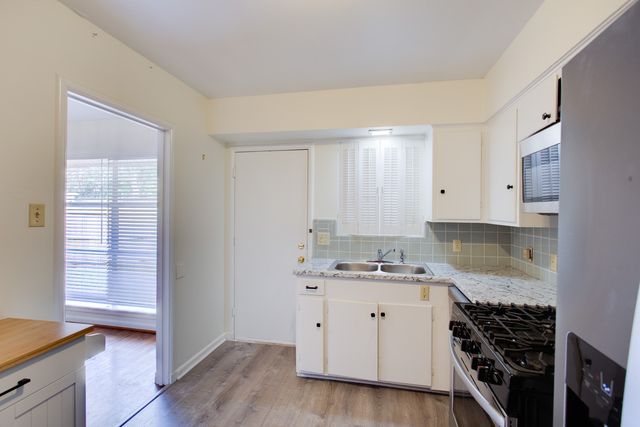 6511 Ravendale Lane, Dallas, TX 75214