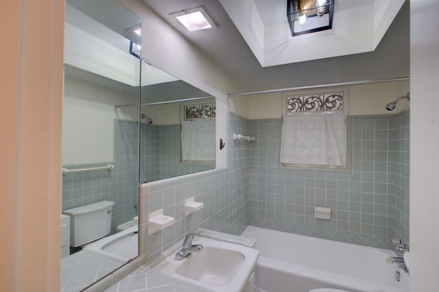 6511 Ravendale Lane, Dallas, TX 75214
