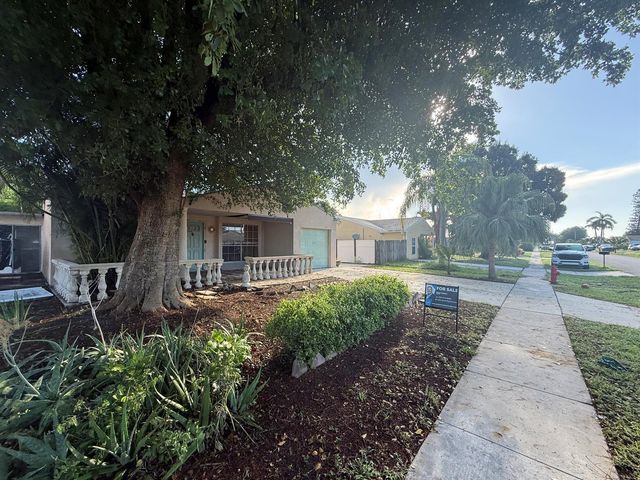 10685 Bobbie Lane, Royal Palm Beach, FL 33411