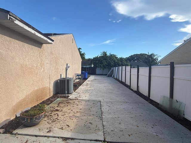 10685 Bobbie Lane, Royal Palm Beach, FL 33411