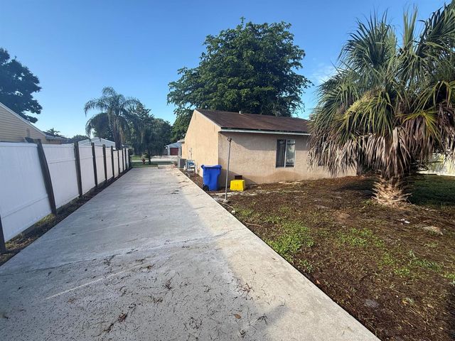 10685 Bobbie Lane, Royal Palm Beach, FL 33411