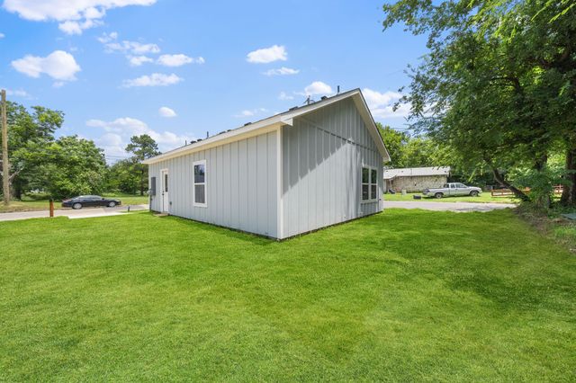 220 Calvert Street, Sulphur Springs, TX 75482