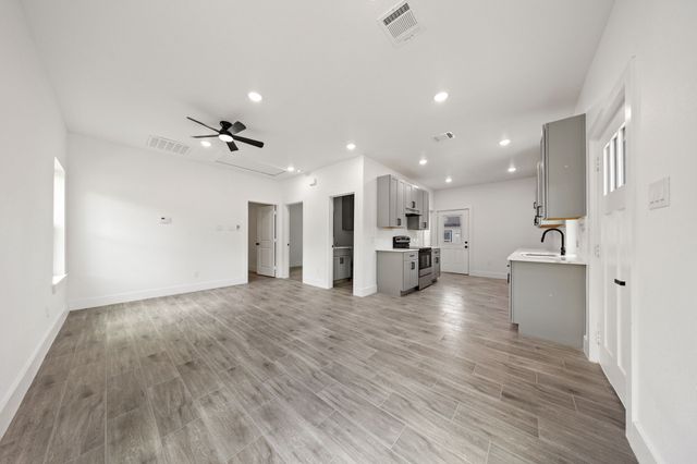 220 Calvert Street, Sulphur Springs, TX 75482