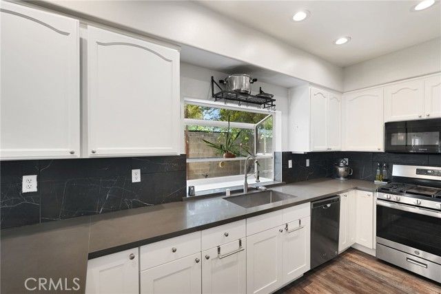 9400 Noble Avenue, North Hills (los Angeles), CA 91343