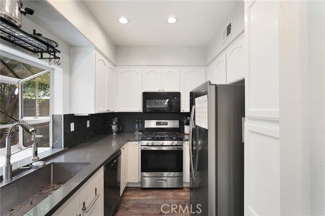 9400 Noble Avenue, North Hills (los Angeles), CA 91343