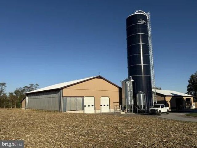 1566 YORK RD, Carlisle, PA 17015