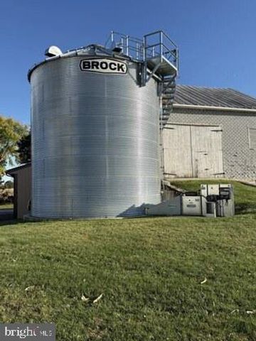 1566 YORK RD, Carlisle, PA 17015