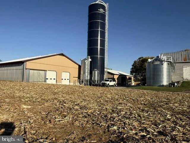 1566 YORK RD, Carlisle, PA 17015