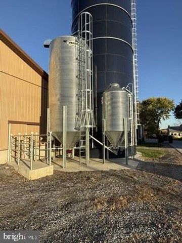 1566 YORK RD, Carlisle, PA 17015