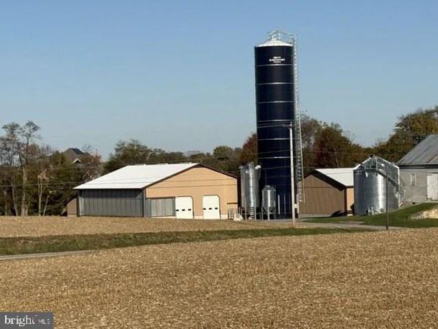 1566 YORK RD, Carlisle, PA 17015