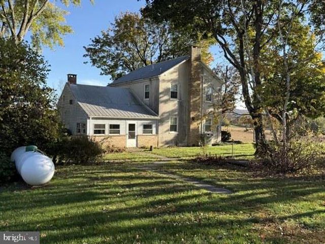 1566 YORK RD, Carlisle, PA 17015