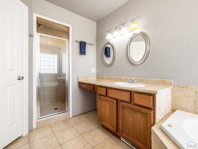 43948 Hunsaker Rd, Avondale, CO 81022