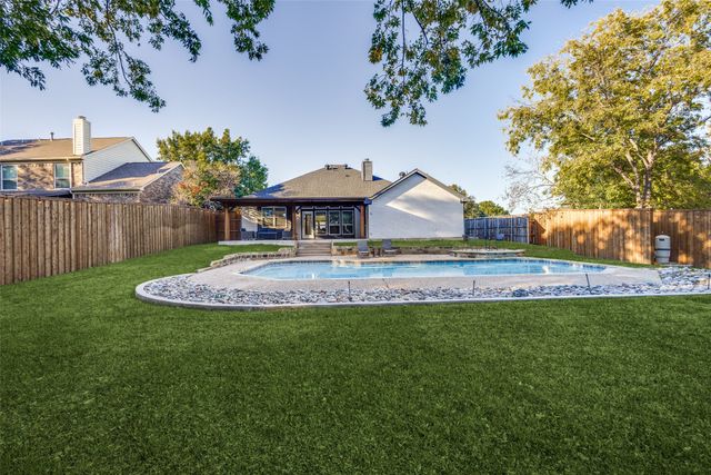 2405 Warwick Avenue, Flower Mound, TX 75028