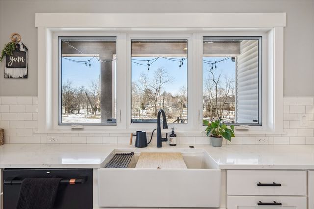 9267 Feather Ridge Pass, Cedar Rapids, IA 52411