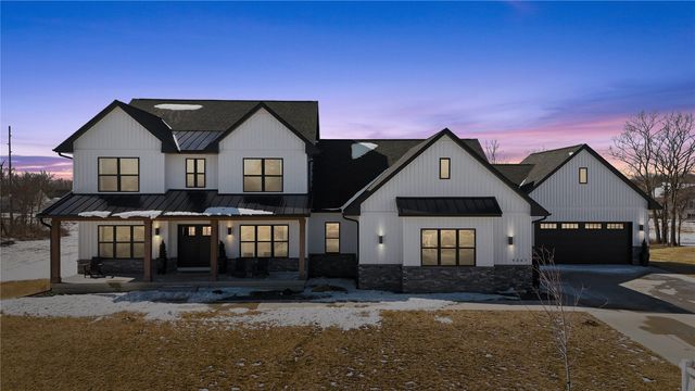 9267 Feather Ridge Pass, Cedar Rapids, IA 52411