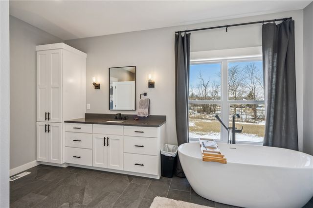 9267 Feather Ridge Pass, Cedar Rapids, IA 52411