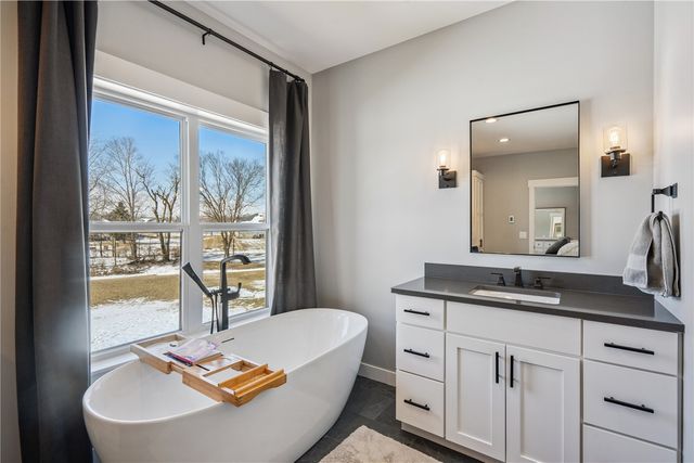 9267 Feather Ridge Pass, Cedar Rapids, IA 52411